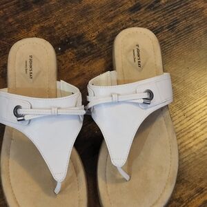 St John’s Bay Woman’s Thong Sandals White Arden 10M NWOB